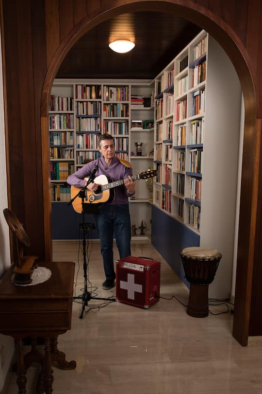 Ignazio Cassis Homestory FDP Fraktionschef Bundersrat Gitarre