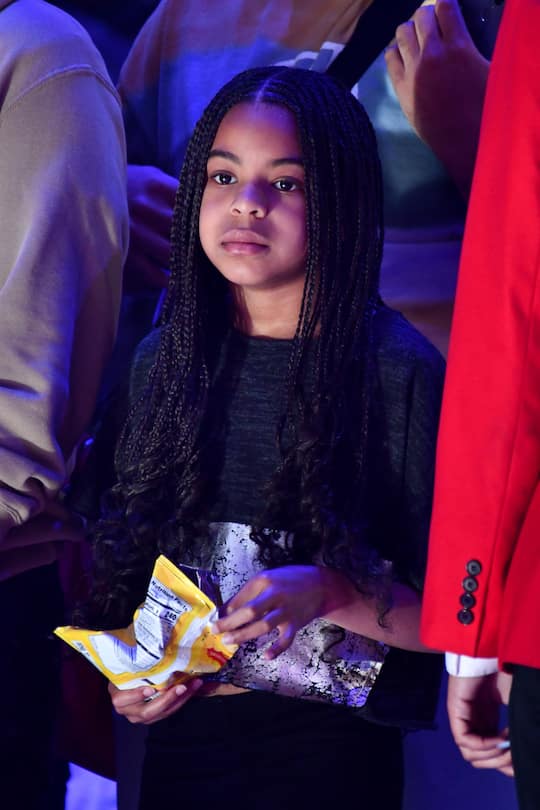 LOS ANGELES, CALIFORNIA - MARCH 08: Blue Ivy Carter attends a basketball game between the Los Angeles Clippers and the Los Angeles Lakers at Staples Center on March 08, 2020 in Los Angeles, California. (Photo by Allen Berezovsky/Getty Images)