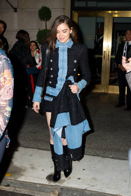 NEW YORK, NEW YORK - APRIL 22: Hailee Steinfeld attends Gigi Hadid's 24th Birthday at L'Avenue in Midtown on April 22, 2019 in New York City. (Photo by Gotham/GC Images)