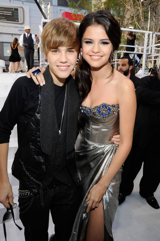 justin bieber selna gomez 2010