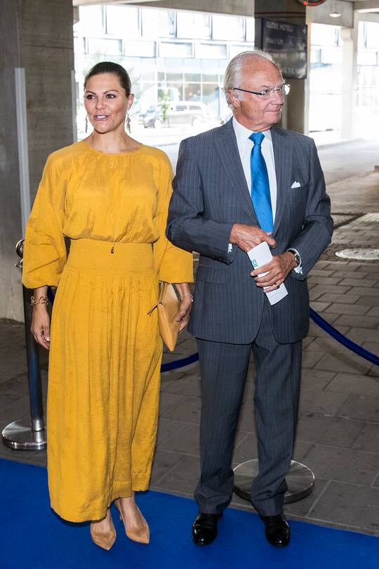 STOCKHOLM, SWEDEN - AUGUST 28: Crown Princess Victoria of Sweden and King Carl XVI Gustaf of Sweden arrive at the World Water Week conference to attend a symposium in connection with the Stockholm Water Prize at Tele2 Arena on August 28, 2019 in Stockholm, Sweden. (Photo by Michael Campanella/Getty Images)