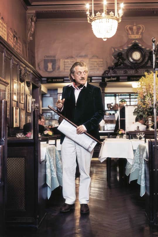 *** SPECIAL FEE *** Dieter Meier, schweizer Musiker, Kuenstler, Autor und Unternehmer, fotografiert im Restaurant Kronenhalle, Zuerich, Schweiz, 2006Engl.: Portrait, Dieter Meier is a swiss based musician, artist, writer und businessman, photographed at the restaurant Kronenhalle, Zurich, Switzerland 2006