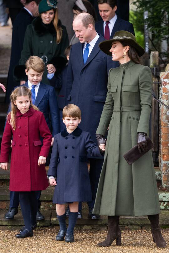 Prinz William und Prinzessin Kate mit den Kindern George, Charlotte und Louis an Weihnachten in Sandringham.