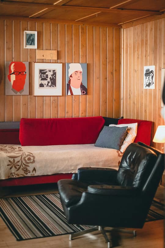 Andreas Flückiger alias Endo Anaconda, Schweizer Singer-Songwriter und Schriftsteller fotografiert zuhause in Trub, Emmental.