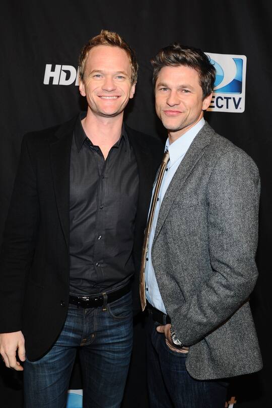 Neil Patrick Harris und Freund beim Super Bowl 2012