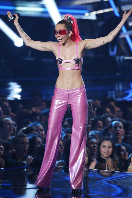 Miley Cyrus' crazy Outfits