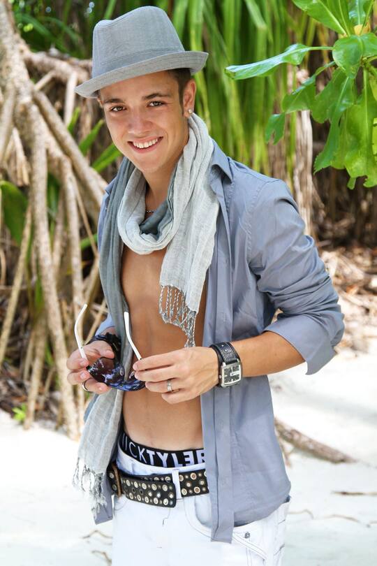 DSDS Luca Hänni oben ohne fast nackt Malediven