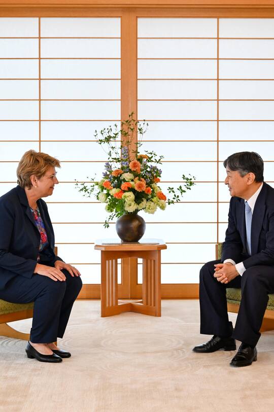 Visite de la Présidente Viola Amherd chez l'Empereur du Japon