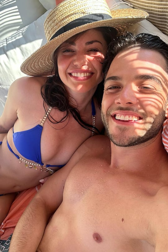Christina Luft und Luca Hänni erfreuen ihre Fans mit einem Kuschelfoto aus den Sommerferien.
