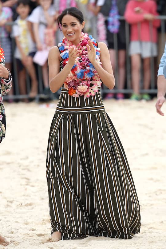 SYDNEY, AUSTRALIA - OCTOBER 19: Prince Harry, Duke of Sussex and Meghan, Duchess of Sussex meet with members of OneWave, an awareness group for mental health and wellbeing at South Bondi Beach on October 19, 2018 in Sydney, Australia. The Duke and Duchess of Sussex are on their official 16-day Autumn tour visiting cities in Australia, Fiji, Tonga and New Zealand. (Photo by Chris Jackson - Pool/Getty Images)