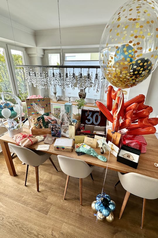 Der Geschenkberg von Michael Graber. «Das Auspacken hat fast drei Stunden gedauert», sagt er.