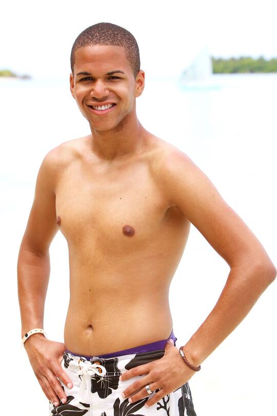 DSDS Jesse Ritch Kama-Kalonji oben ohne Badehose Brust fast nackt Malediven