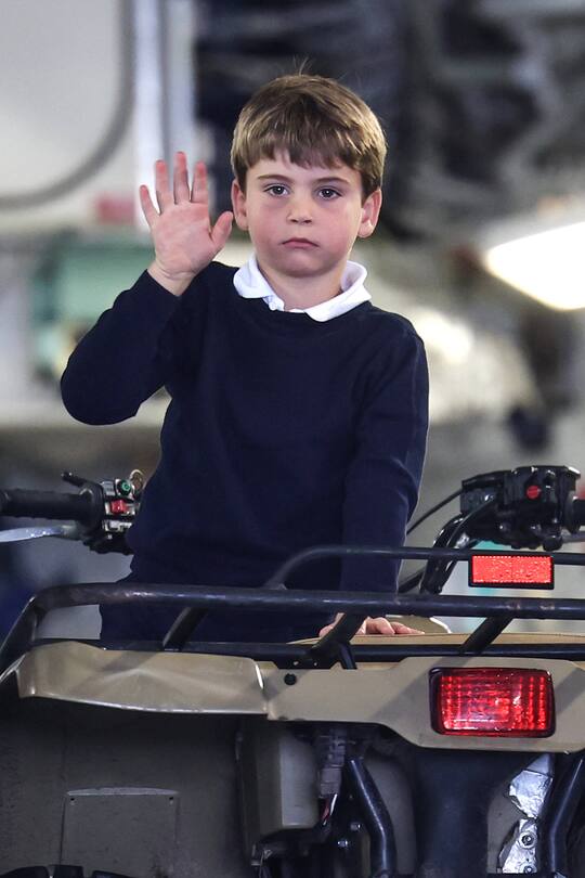 . 14/07/2023. Fairford, United Kingdom. Prince William and Kate Middleton and their children Prince George, Princess Charlotte and Prince Louis, during a visit to the Air Tattoo at RAF Fairford, United Kingdom. PUBLICATIONxINxGERxSUIxAUTxHUNxONLY xPoolx/xi-Imagesx IIM-24575-0031