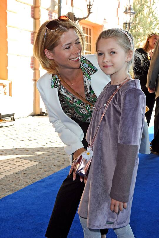 Europapark Rust - KRØNASÅR - THE MUSEUM HOTEL. Tanja Szewczenko mit ihrer Tochter Jona anläßlich der Eröffnung des 4 Sterne Superior-Hotels KRØNASÅR - THE MUSEUM HOTEL am 24.05.2019 im Europapark Rust. 20190524MWI09622 *** Europapark Rust KRØNASÅR THE MUSEUM HOTEL Tanja Szewczenko with her daughter Jona on the occasion of the opening of the 4 star superior hotel KRØNASÅR THE MUSEUM HOTEL on 24 05 2019 in the Europapark Rust 20190524MWI09622