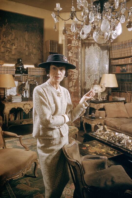 FRANCE - CIRCA 1959: Coco Chanel in Paris, France in 1959 - Miss Coco Chanel. Coco Chanel's appartment, Cambon street. (Photo by KAMMERMAN/Gamma-Rapho via Getty Images)