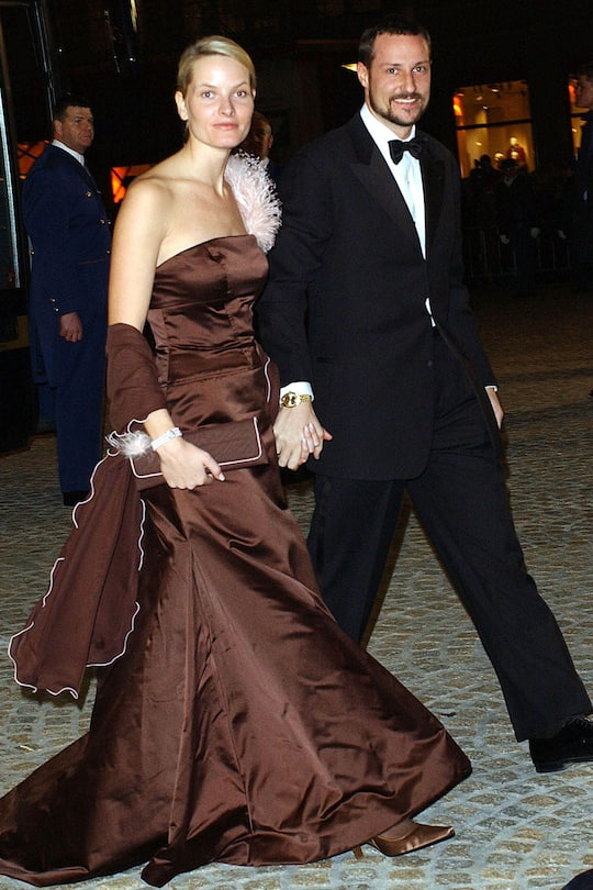400436 02: Princess Mette-Marit (L) and Prince Haakon of Norway attend a dinner and party at the Royal Palace in honor of the wedding of Dutch Crown Prince Willem-Alexander and Maxima Zorreguieta January 31, 2002 in Amsterdam, The Netherlands. (Photo by UK Press/Getty Images)