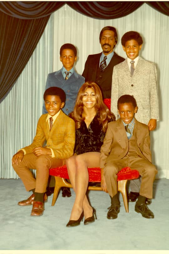 Tina Turner Ike Turner und Söhne Michael, Ike Jr., Craig, Ronnie