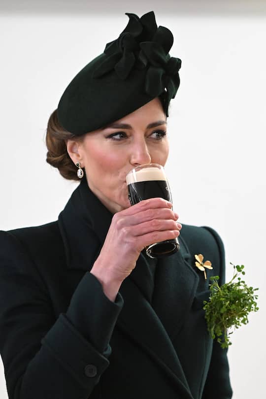 Prinzessin Kate ist zurück im Rampenlicht. Darauf stösst sie am St. Patrick's Day 2025 gleich selber an.