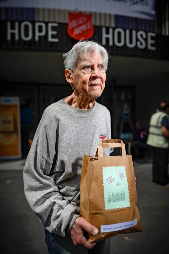 Schweiz, Zürich 2020 René Huonder, 79-jährige Zürcher (früher Architekt) zeigt, wie er die Vorweihnachtszeit verbringt.