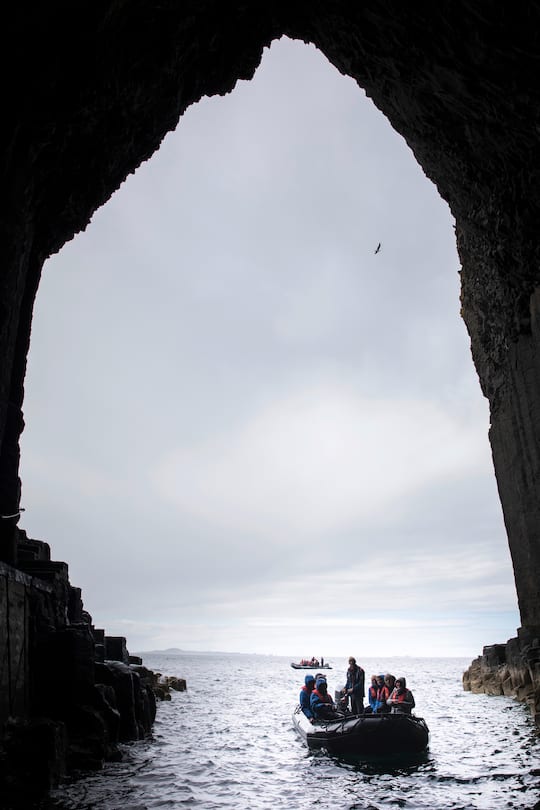 Hanseatic nature Hapag-Lloyd Expeditionskreuzfahrt Fingal's Cave