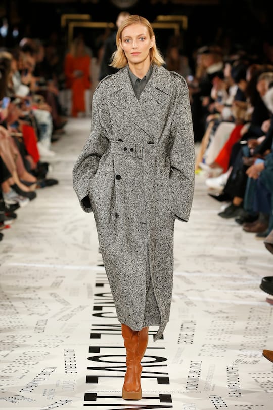 PARIS, FRANCE - MARCH 4: Model Anja Rubik walks the runway at the Stella McCartney show at Paris Fashion Week Autumn/Winter 2019/20 on March 4, 2019 in Paris, France. (Photo by Estrop/Getty Images)