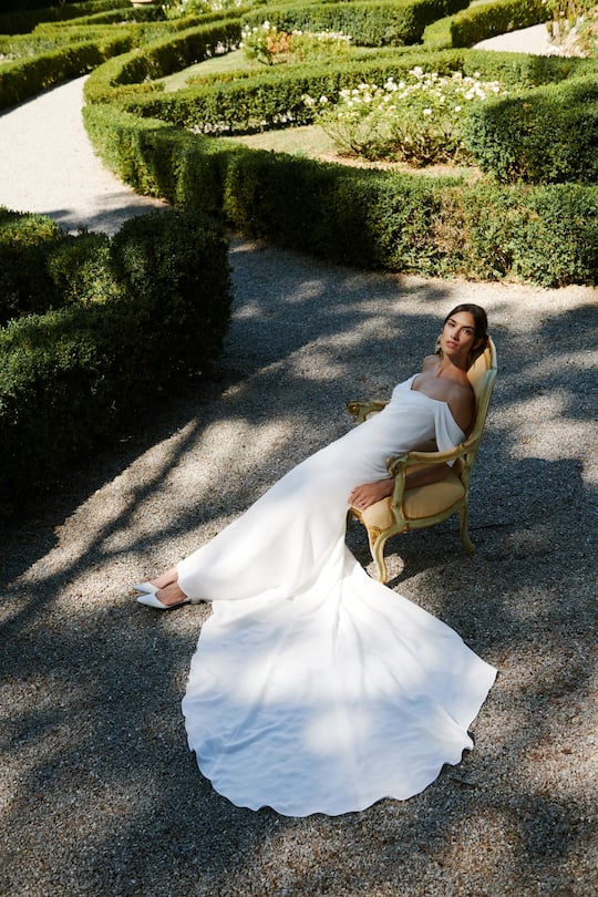 SI-Online / Einmalige Verwendung / Keine Weitergabe Fotos: Hans Neumann, Alex Waltl und Austin Augie Event Design und Planung: Eggert+Friends LLC Hochzeitsrednerin: Idil Tabanca Brautjungfern: Fiona Furrer, Cindy Furrer, Emilia Furrer Blumenmädchen: Lucie Furrer Ringträger: August Becht Trauzeuge: Adam Becht Brautkleid: Olivier Theyskens Styling: Melissa Levy