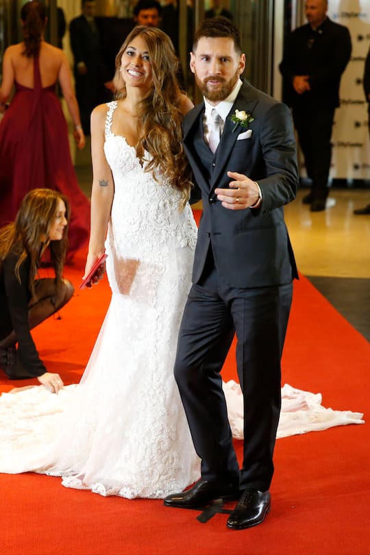 ROSARIO, ARGENTINA - JUNE 30: Lionel Messi and Antonela Rocuzzo pose for pictures during Lionel Messi and Antonela Rocuzzo's Wedding at City Center Hotel on June 30, 2017 in Rosario, Argentina. (Photo by Gabriel Rossi/LatinContent via Getty Images)