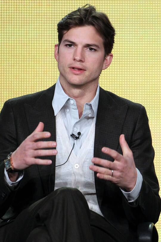 Ashton Kutcher Demi Moore Trennung er lacht sie leidet