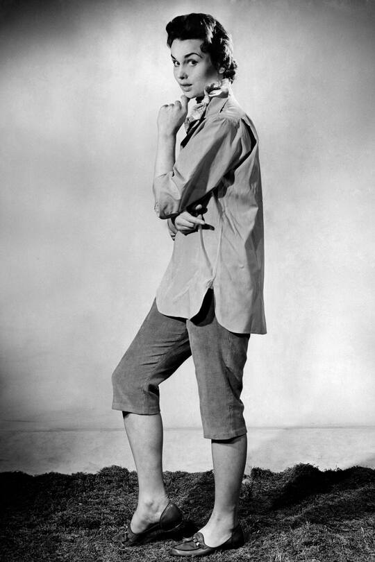 Woman wearing three quarter length trousers and loose fitting shirt. August 1954 P018077 (Photo by WATFORD/Mirrorpix/Mirrorpix via Getty Images)