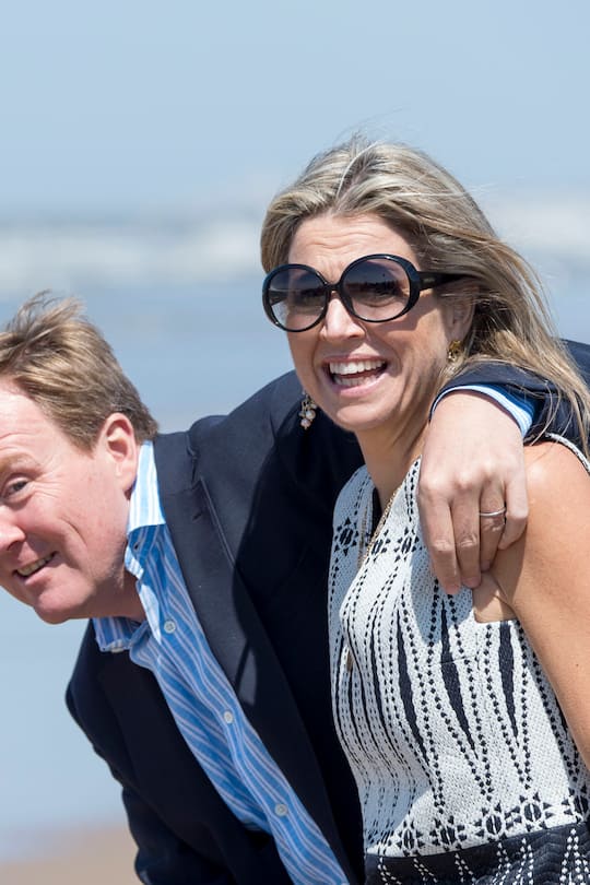 WASSENAAR, NETHERLANDS - JULY 10: Queen Maxima of the Netherlands and King Willem-Alexander of the Netherlands attend the annual summer photocall on July 10, 2015 in Wassenaar, Netherlands. (Photo by Mark Cuthbert/UK Press via Getty Images)