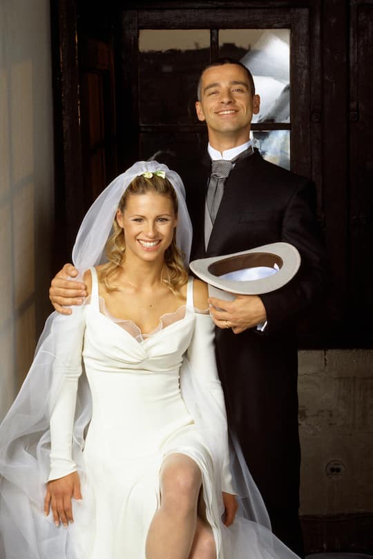 Italian singer-songwriter Eros Ramazzotti and Swiss-born Italian TV presenter, model and actress Michelle Hunziker posing smiling in their wedding clothes at the Castello Odescalchi. Bracciano, 24th April 1998 (Photo by Rino Petrosino/Mondadori via Getty Images)