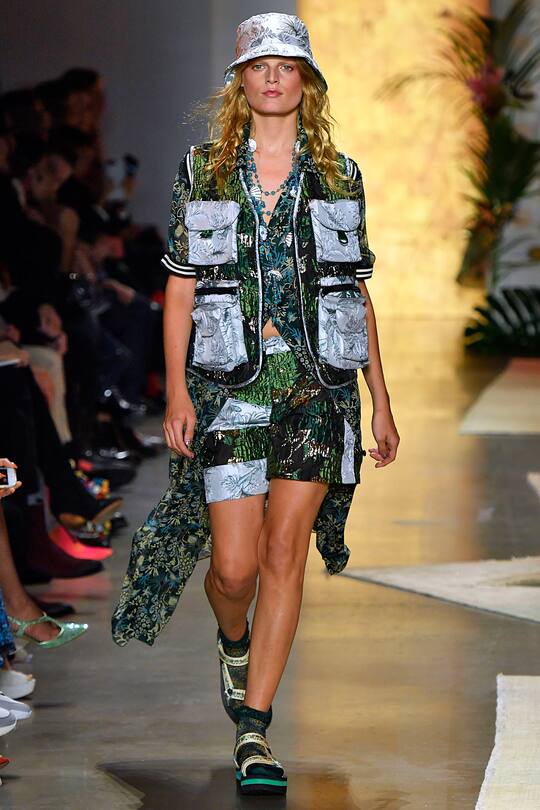 NEW YORK, NY - SEPTEMBER 10: A model walks the runway at the Anna Sui Spring/Summer 2019 fashion show during New York Fashion Week on September 10, 2018 in New York City. (Photo by Victor VIRGILE/Gamma-Rapho via Getty Images)