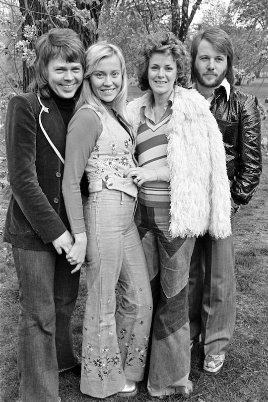 COPENHAGEN, DENMARK: (L-R) Björn Ulvaeus (Bjorn Ulvaeus), Agnetha Fältskog (Agnetha Faltskog), Anni-Frid Lyngstad, Benny Andersson of pop group Abba pose for a group shot in Copenhagen, Denmark in 1974. (Photo by Jorgen Angel/Redferns)