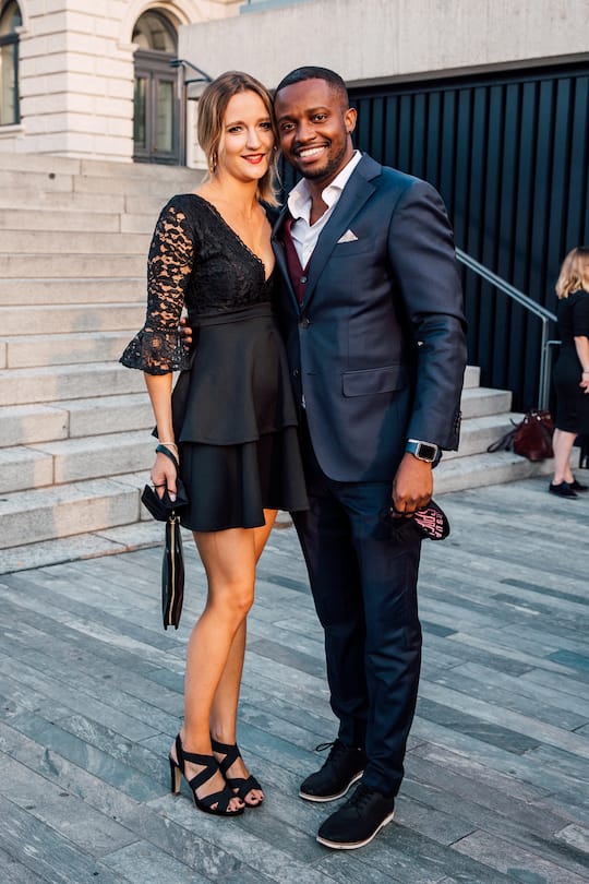 Charles Nguela mit Freundin Romana, 2020