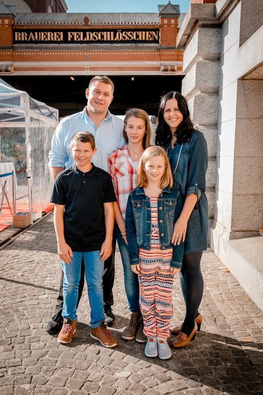 Andrea und Jörg Abderhalden mit den Kindern Lynn, Terry und Jill, 2016