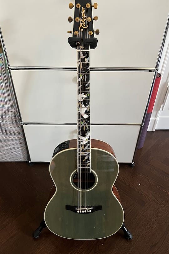 Adel Tawil von Popsänger Gitarre