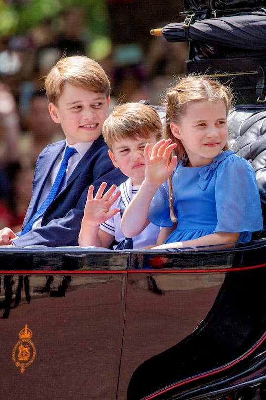 02-06-2022 England Prince George of Cambridge and Britain Princess Charlotte of Cambridge and Prince Louis leave Buckingham Palace for the Trooping the Colour ceremony at Horse Guards Parade, central London, as the Queen celebrates her official birthday, on day one of the Platinum Jubilee celebrations. PUBLICATIONxINxGERxSUIxAUTxONLY Copyright: xPPEx