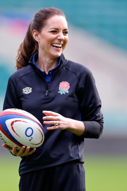LONDON, UNITED KINGDOM - FEBRUARY 02: (EMBARGOED FOR PUBLICATION IN UK NEWSPAPERS UNTIL 24 HOURS AFTER CREATE DATE AND TIME) Catherine, Duchess of Cambridge takes part in an England rugby training session, after becoming Patron of the Rugby Football Union at Twickenham Stadium on February 2, 2022 in London, England. (Photo by Max Mumby/Indigo/Getty Images)