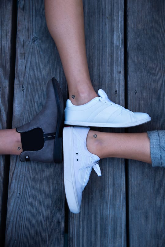 mit ihren beiden Schwestern Lorena (kariertes Hemd) und Noemi (weisses Shirt)