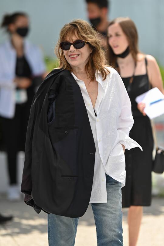 CANNES, FRANCE - JULY 08: Jane Birkin attends the "Jane Par Charlotte (Jane By Charlotte)" photocall during the 74th annual Cannes Film Festival on July 08, 2021 in Cannes, France. (Photo by Stephane Cardinale - Corbis/Corbis via Getty Images)