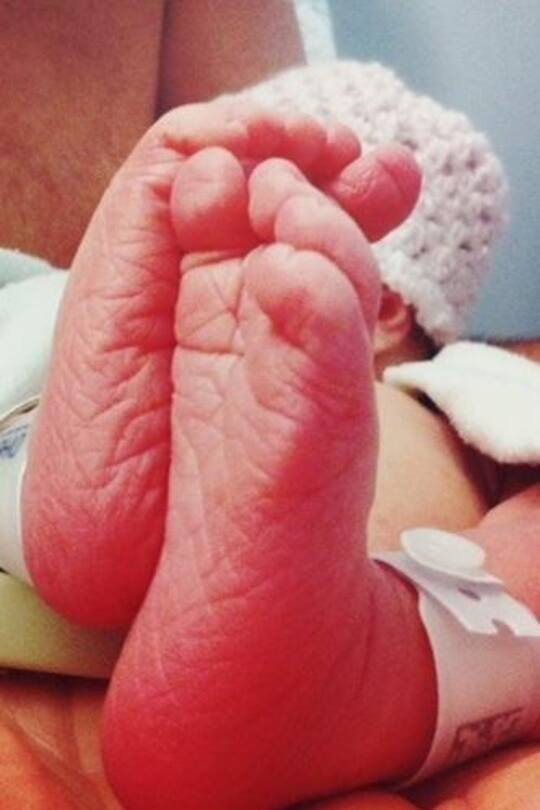 Tori Spelling Baby Twitter Füsse