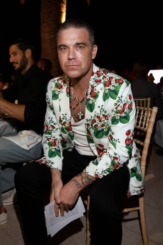 SAINT-TROPEZ, FRANCE - JULY 23: Robbie Williams attends the AURORA INSTITUTE Special Evening hosted by Christian Angermayer, Louise Tabbiner, Henry and Souraya Chalhoub at Le Beauvallon on July 23, 2022 in Saint-Tropez, France. (Photo by Arnold Jerocki/Getty Images for Aurora Institute)