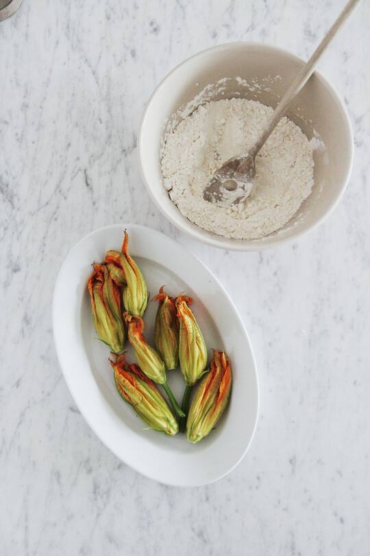 fork and flower X SI Style Rezept: Zucchiniblüten mit Ricotta