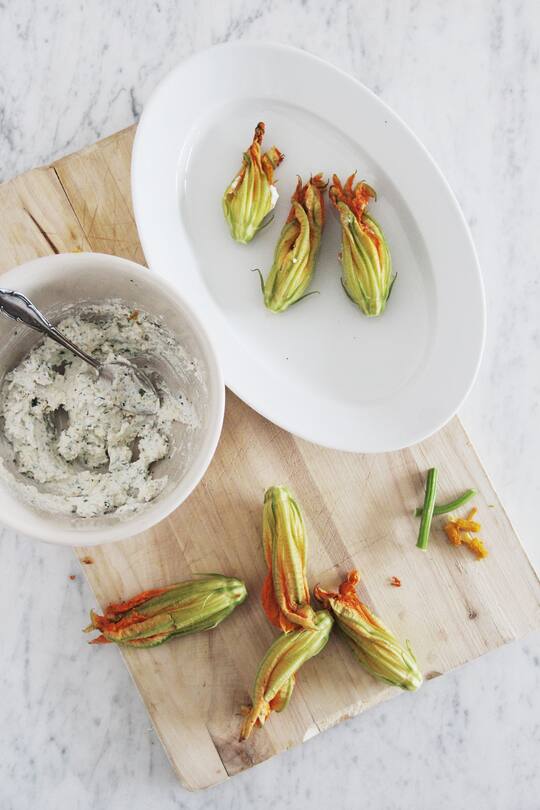 fork and flower X SI Style Rezept: Zucchiniblüten mit Ricotta