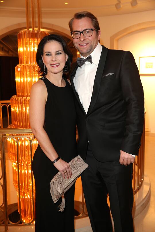 BERLIN, GERMANY - NOVEMBER 23: Annalena Baerbock and Daniel Holefleisch during the 67th Bundespresseball ( German Federal Press Ball ) at Hotel Adlon on November 23, 2018 in Berlin, Germany. (Photo by Gisela Schober/Getty Images)