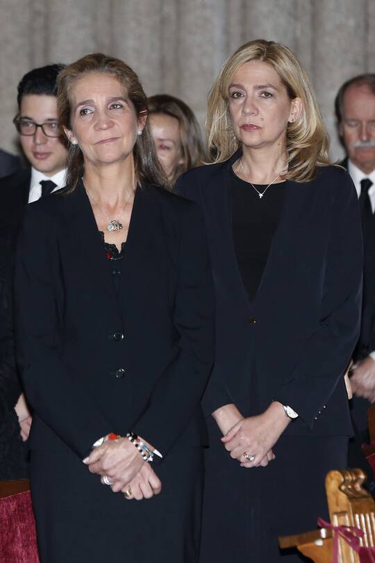 Spanish Kings Felipe and Letizia with King Juan Carlos and Queen Sofia and Infantas Elena and Cristina acompaigned the family of Don Carlos de Borbon Dos Sicilias at his funeral at the Monastery of El Escorial in Madrid, Spain on October 8, 2015. Photo by Almagro/ABACAPRESS.COM (FOTO: DUKAS/ABACA)