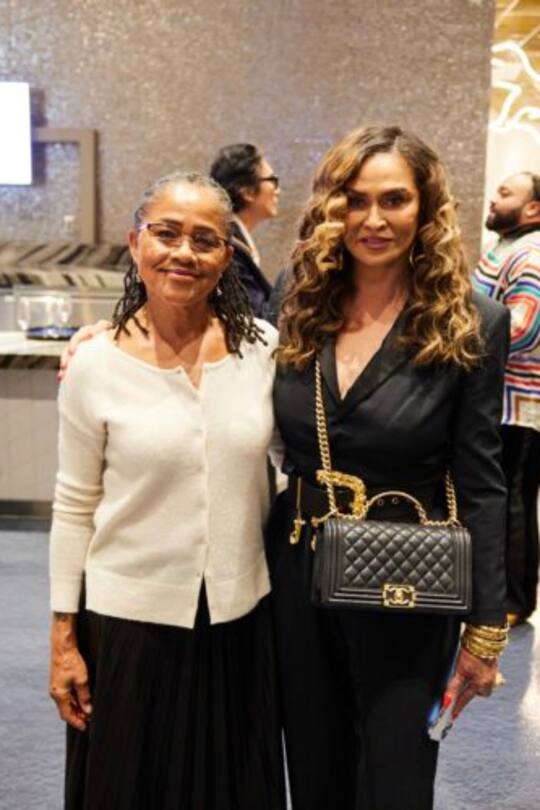Meghans Mutter Doria Ragland posierte mit Beyoncés Mutter Tina Knowles.