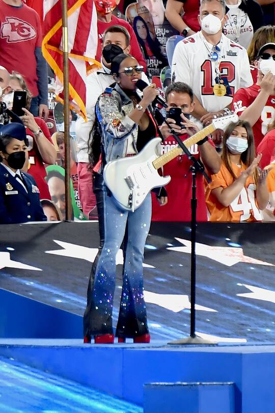 H.E.R. Super Bowl 2021