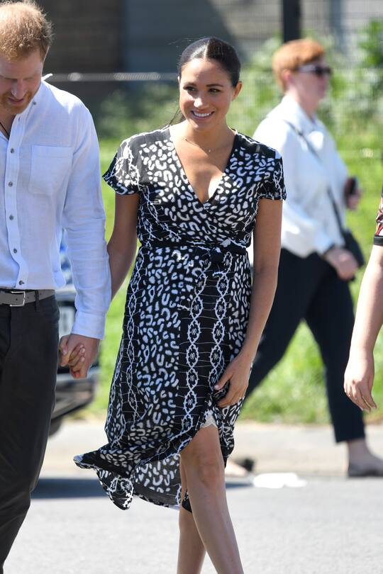 CAPE TOWN, SOUTH AFRICA - SEPTEMBER 23: Meghan, Duchess of Sussex visits the Nyanga Township with Prince Harry, Duke of Sussex during their royal tour of South Africa on September 23, 2019 in Cape Town, South Africa. (Photo by Karwai Tang/WireImage)