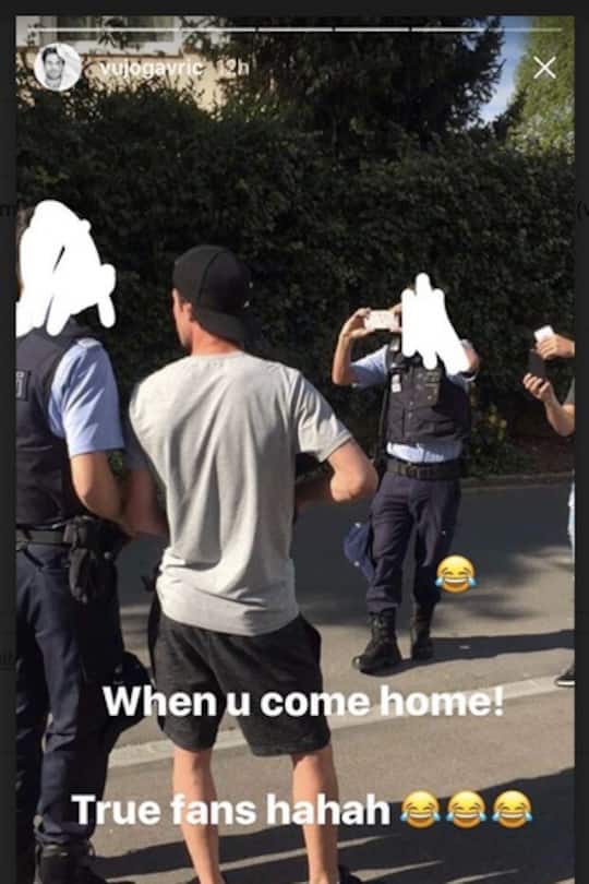 Vujo Gavric Instatstory mit Polizisten